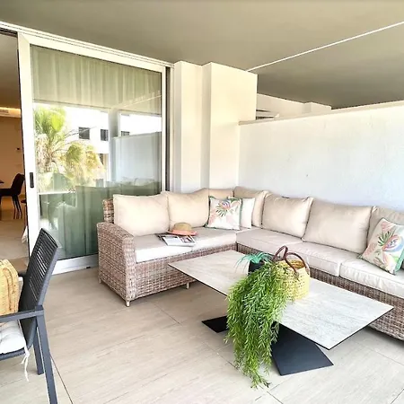 Coastal Living At Royal Banus
