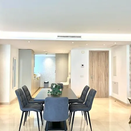 Coastal Living At Royal Banus Apartment
